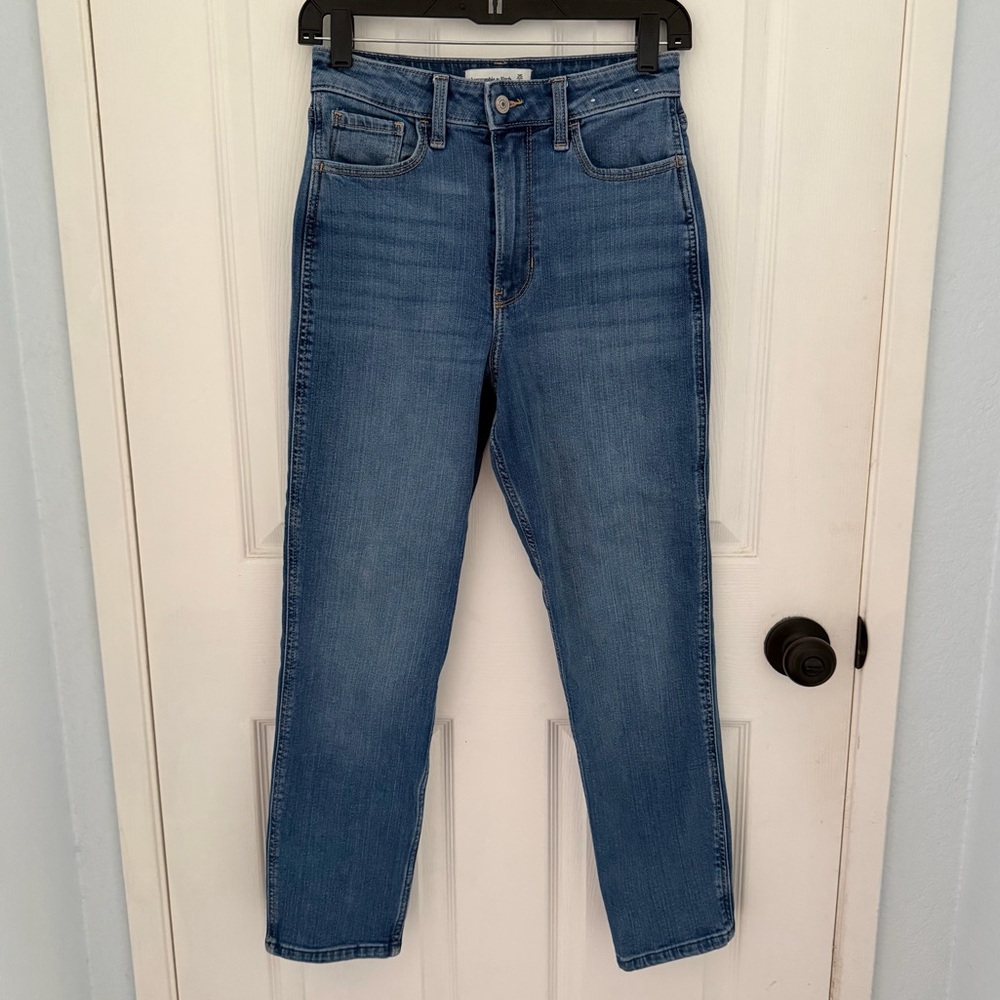 A&F Abercrombie & Fitch The Mom Jean High Rise in Medium Size 25 / 0